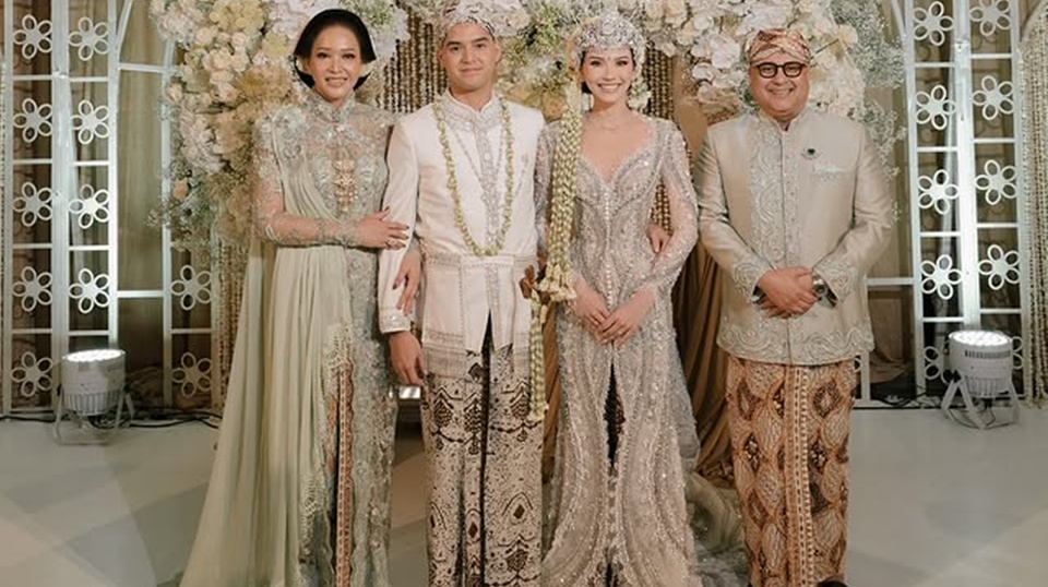 Irwan Mussry dan Maia Estianty di pernikahan Al Ghazali-Alyssa Daguise. [Instagram] 