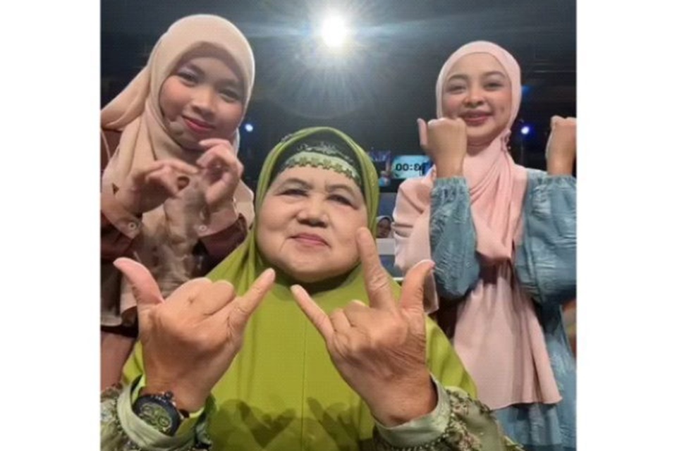 Mamah Dedeh Diajak Joget TikTok Picu Pro Kontra [Instagram]