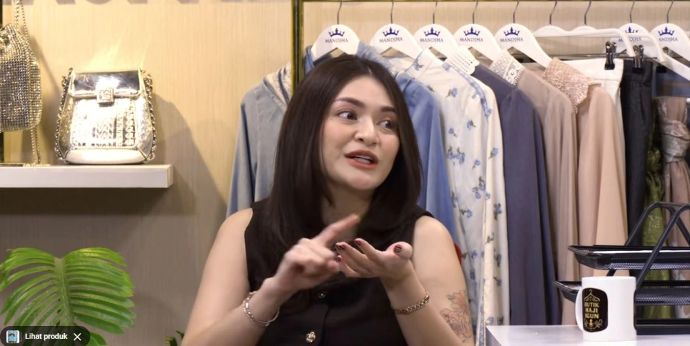 Mantan Istri Sule Nathalie Holscher Ngaku Ingin Berhijab Lagi Youtube Comis 8 Revolution