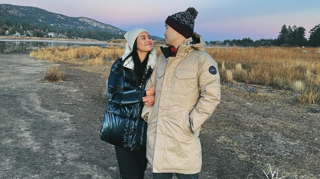 Maudy Ayunda Lihai Menyetir di Atas Es, Suami Malah Komentar Begini