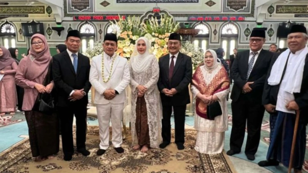 Pernikahan Maya Suhasni Siregar dan Romo Syafii. [Istimewa]