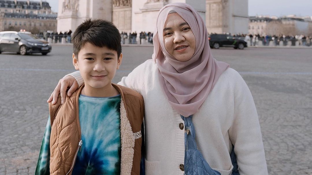 Anak Sultan, Rafathar Diajari Ceplok Telur Sendiri oleh Mbak Lala