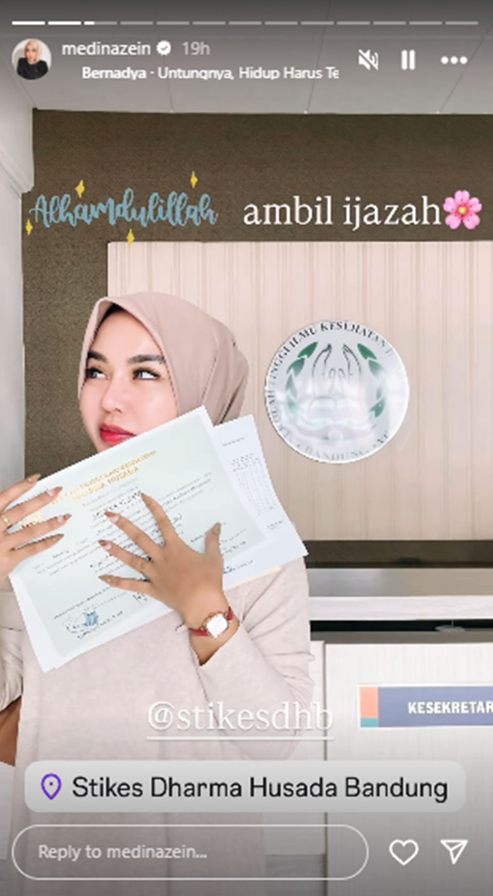 Medina Zein Baru Ambil Ijazah Bidan, Bangga Nilainya Hampir Cumlaude