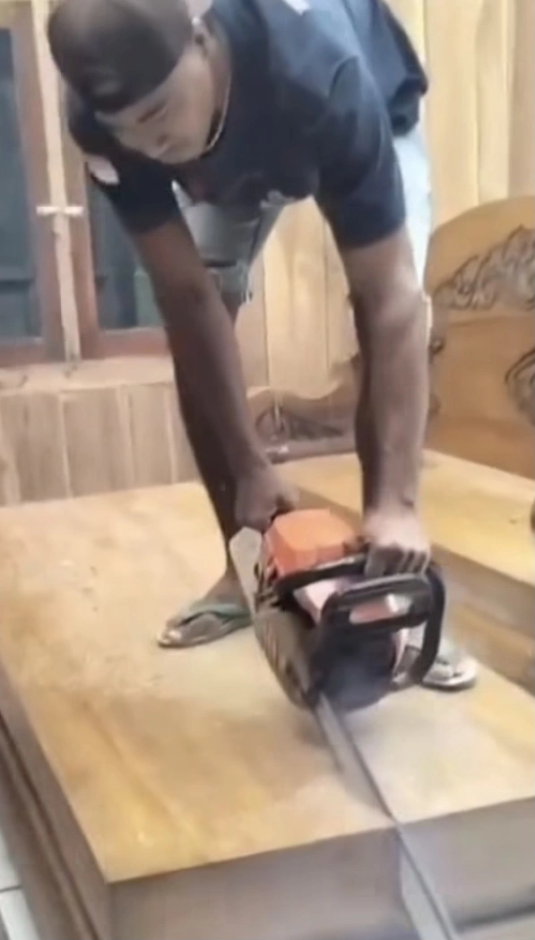 Meja Yang Dibelah Dua Oleh Orang Suruhan Suami 1 [Tiktok]