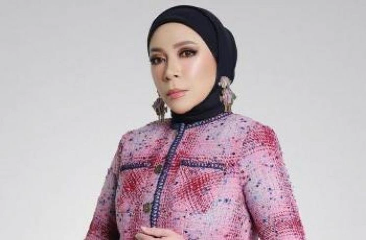 Melly Goelaw Berduka [Sumber: Instagram Mellygoeslaw]