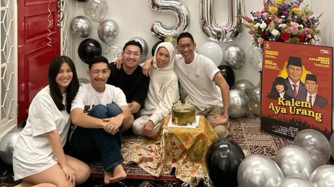 Melly Goeslaw Dapat Kejutan Ultah di Mer Koffie & Brunch, Kafe Hits Baru di Braga Bandung