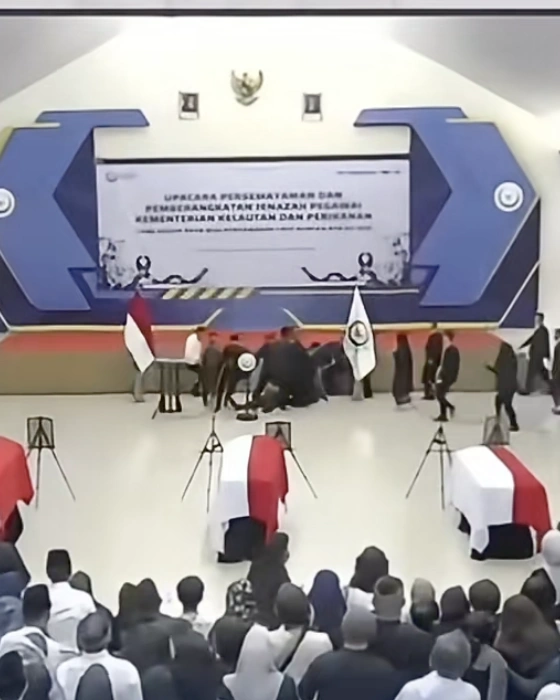 Detik-detik Menteri KKP Sakti Wahyu Trenggono pingsan. [TikTok/TVRInasional]