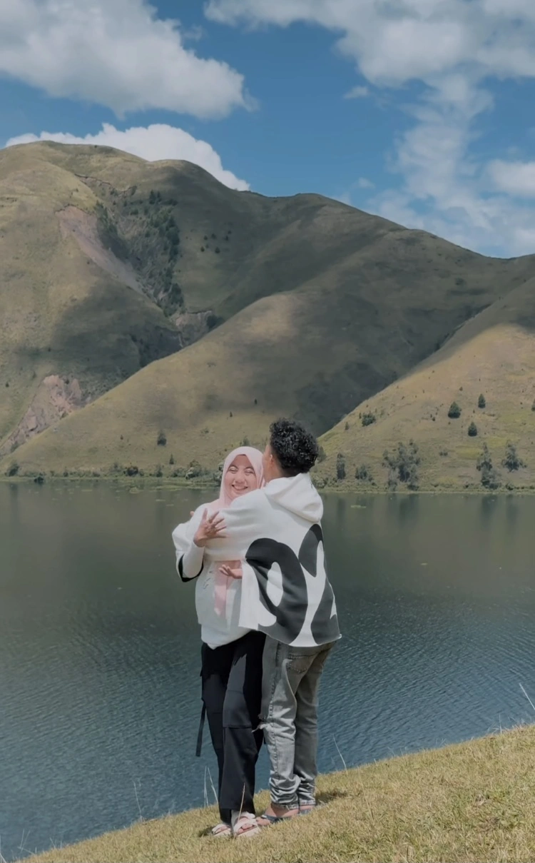 Mila Agustina Bersama Suami 1