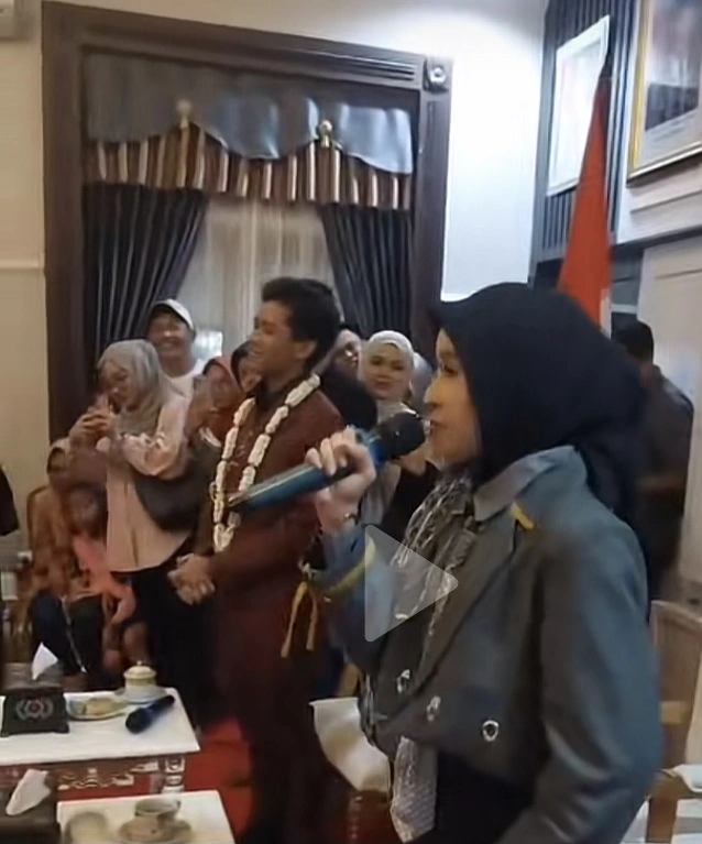 Mila Nyanyi Lagu Madura Di Rumah Dinas Bupati Sumenep [Tiktok]