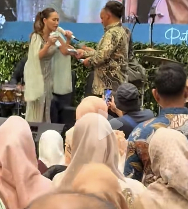 Momen Ayu Ting Ting Disawer 1 [Tiktok]
