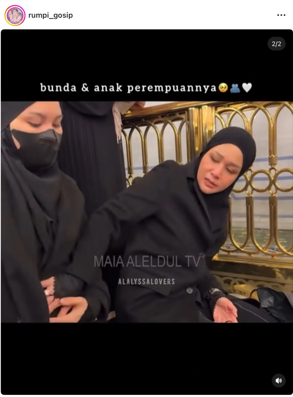 Momen Maia Estianty Mengelus Perut Alyssa Daguise Yang Tengah Mengandung Calon Cucunya [Sumber: Instagram Rumpi Gosip]