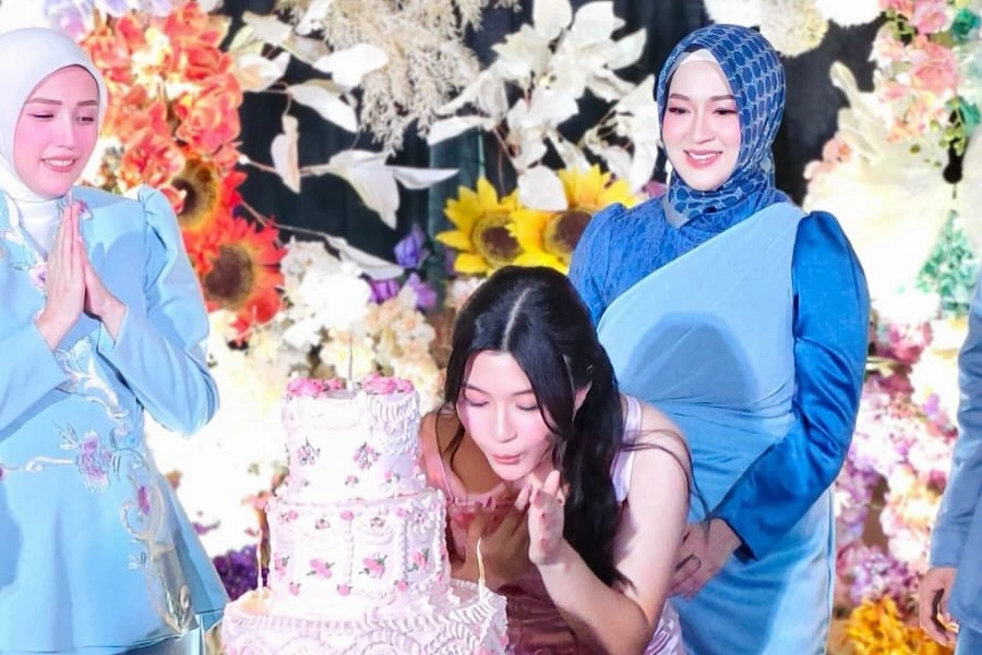 Momen Okie Agustina Di Ulang Tahun Putrinya Nasha [Sumber: Instagram]