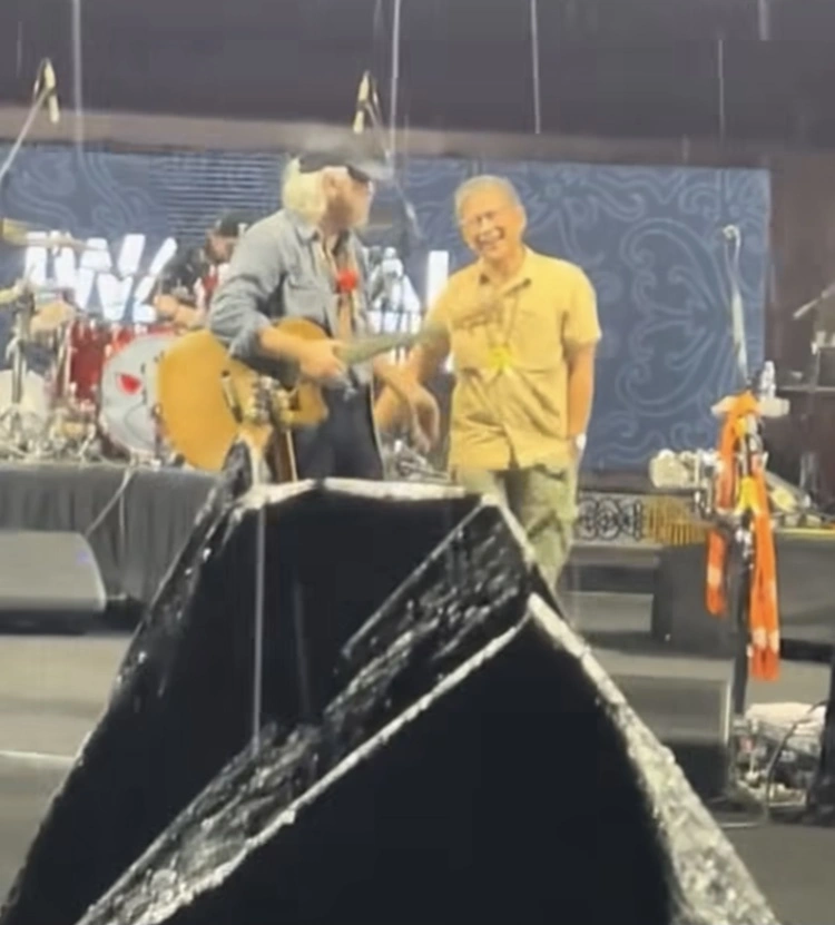 Momen Rocky Gerung Ganti Lirik Lagu Sore Tugu Pancoran (Instagram)