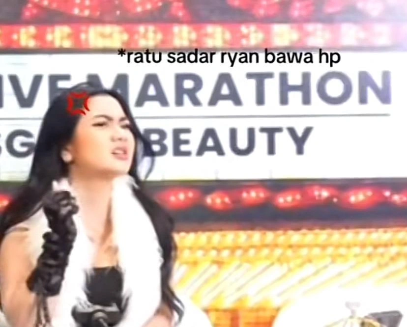 Momen Ryan Bawa Hp Ke Toilet