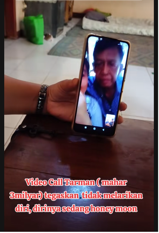 https://indopop.id/storage/gambar/momen-tarman-peluk-istrinya-111020254.png