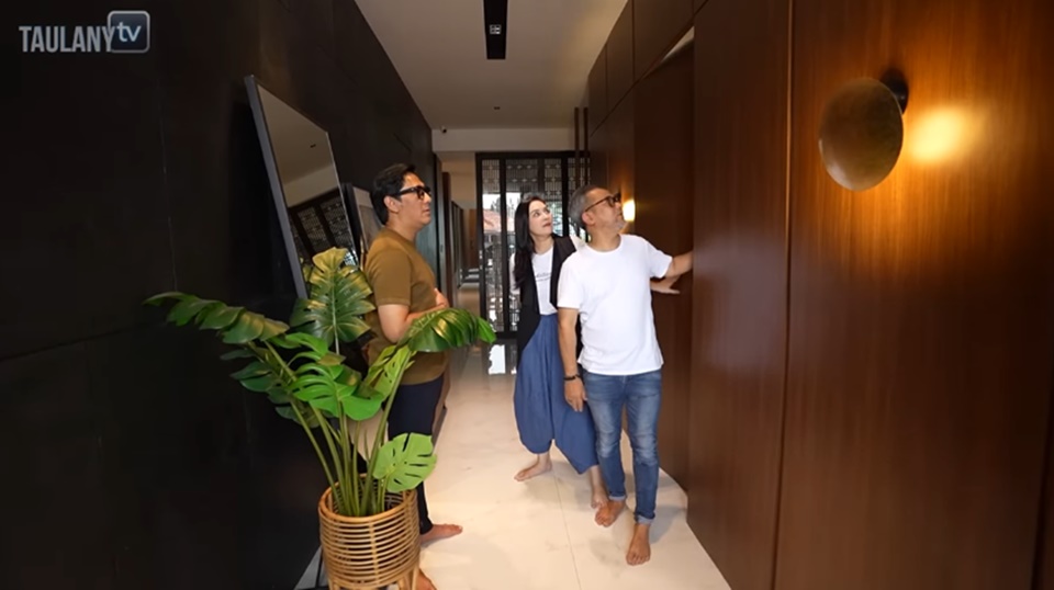 Intip Rumah Mewah Mona Ratuliu dan Indra Brasco yang Penuh Kamuflase