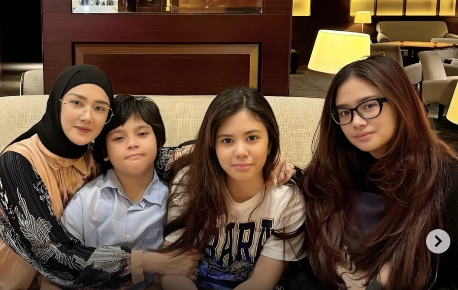 Mulan Jameela Bersama Tiara Savitri Dan Anak Anak Lainnya. [Instagram]