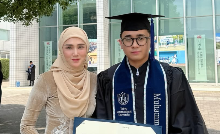 Mulan Jameela Bangga Anaknya Lulus dari Kampus Luar Negeri