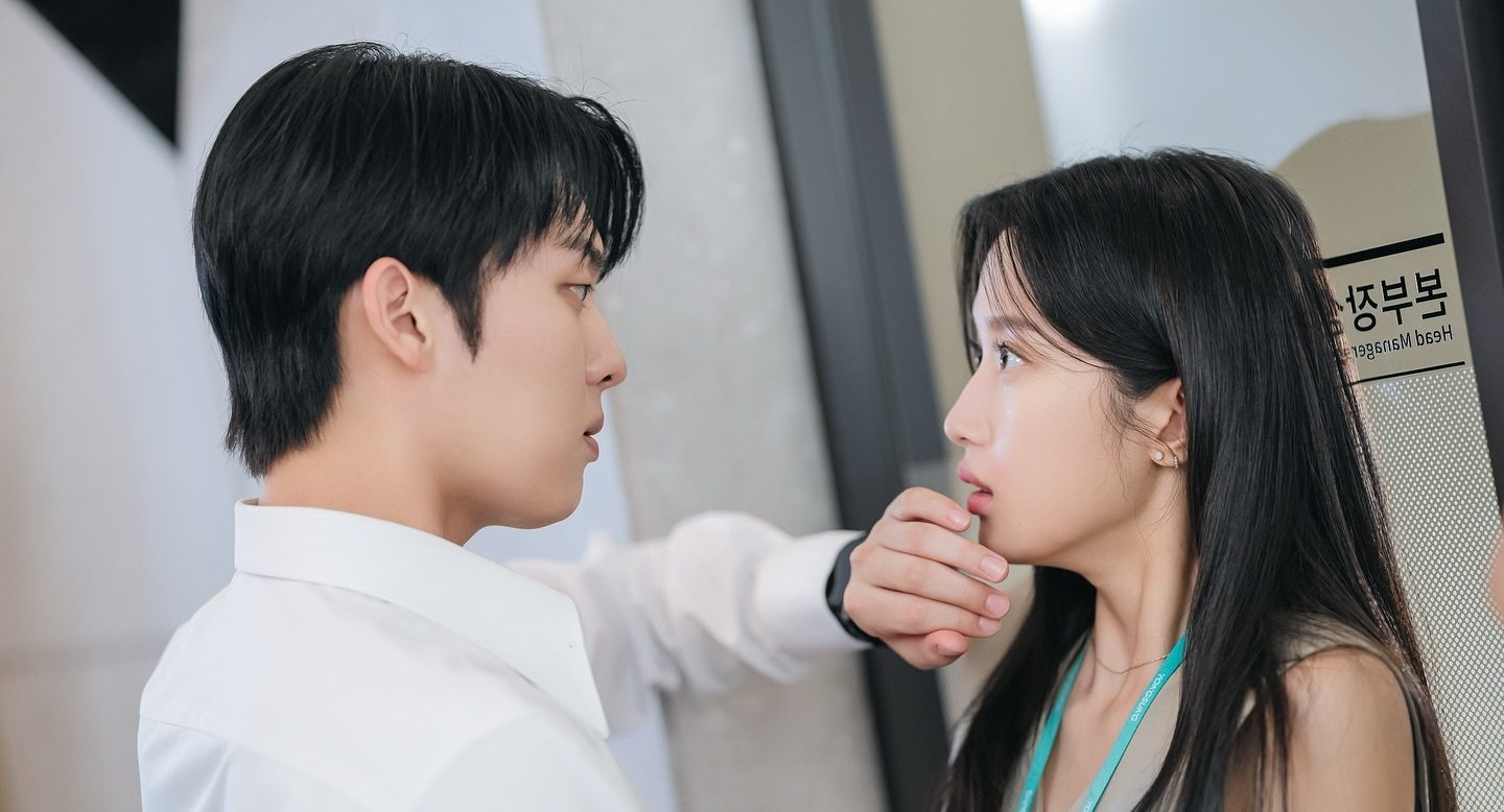 Chemistry Moon Ga Young dan Choi Hyun Wook Diacungi Jempol di 'My Dearest Nemesis'