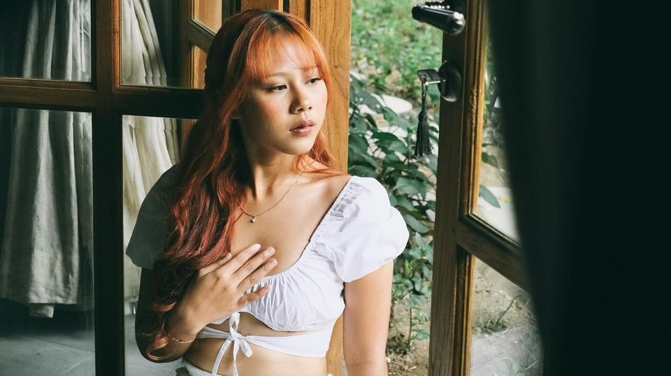 Nadin Amizah Manggung Berlatar Peringatan Darurat, Tegaskan Tak Ditunggangi Siapa-siapa