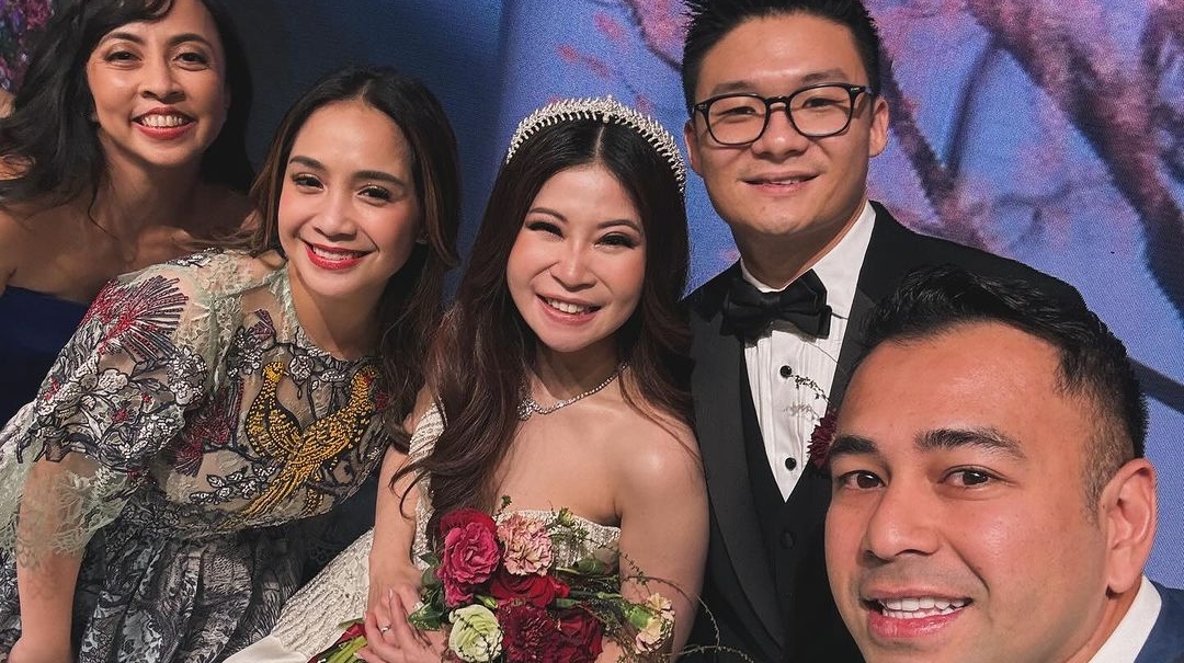 Outfit Kondangan Nagita Slavina Disorot, Harga Tas Lebih Mahal dari Gaun