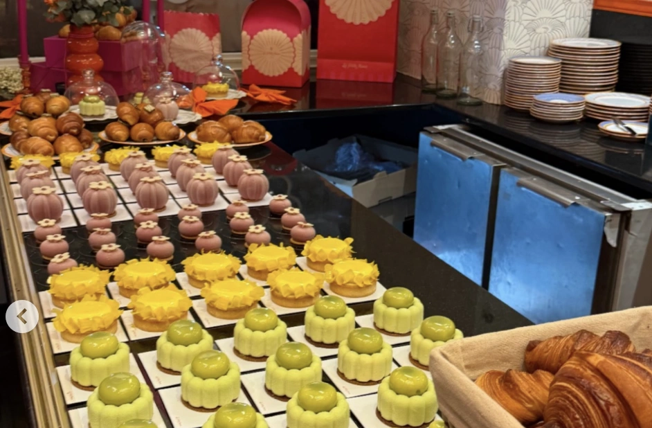 Nagita Slavina resmikan cafe La Petite Manis di Prancis. [Instagram]