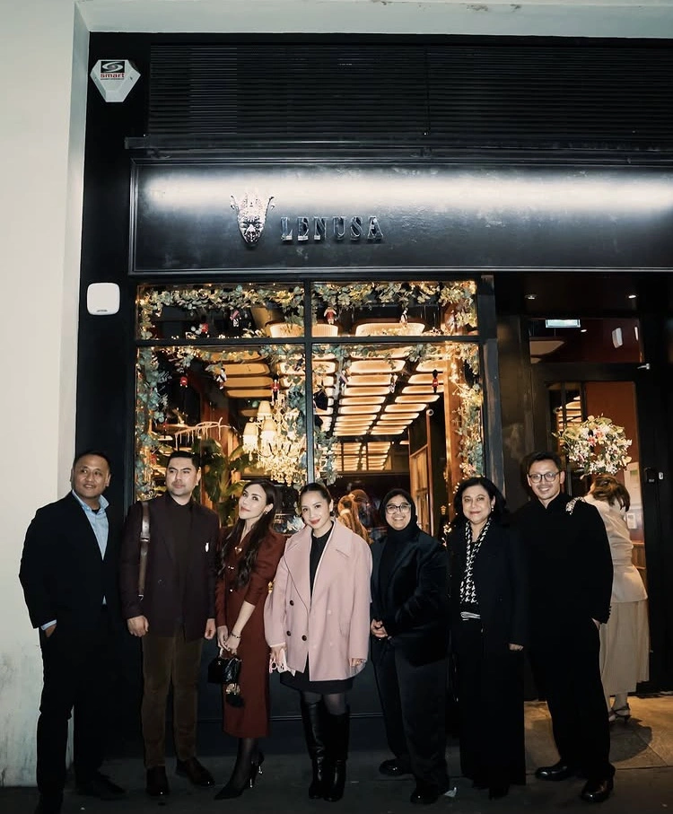 Nagita Slavina Teman Temannya Saat Pembukaan Le Nusa London [Instagram]