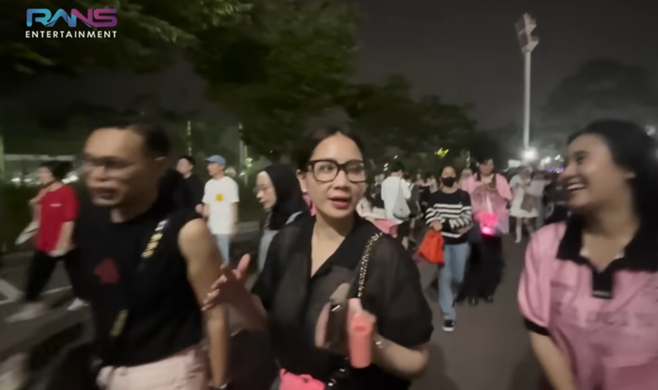 Nagita Slavina Komentari Konser BLACKPINK DEADLINE Vs BORN PINK [YouTube]