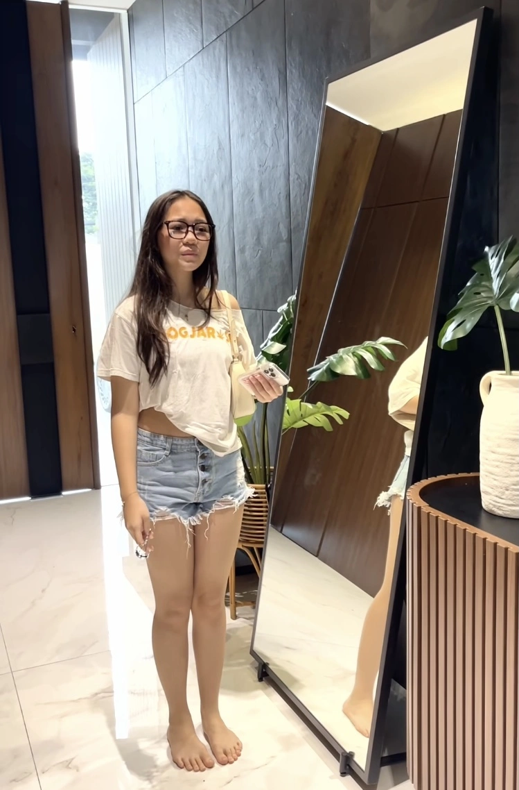 Nala Putri Indra Brasco Yang Berbusana Terbuka [Instagram]