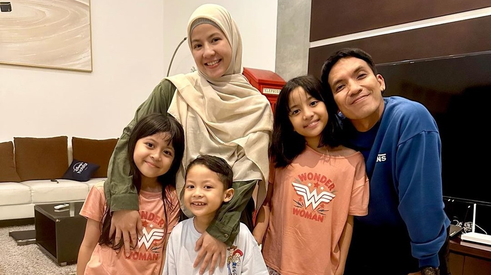 Usai Cerai, Desta Justru Makin Perhatian dan Menghormati Natasha Rizky