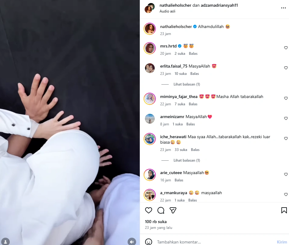 Nathalie Holscher Cium Kakbah Saat Umrah [sumber: Instagram Nathalieholscher]