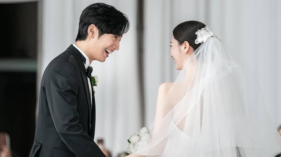 Lee Sang Yeob Cerita Awal Kenal dengan Istrinya: Kesepian Lalu Minta Dikenalkan Teman