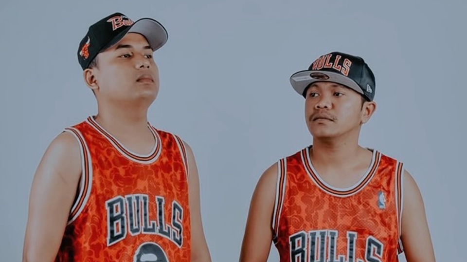 NDX AKA Klarifikasi soal Pro Kontra Kue dari Fans Malah Diberikan ke Penonton