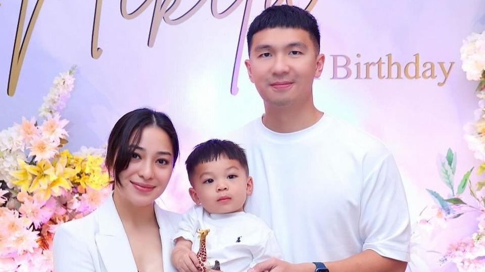 Nikita Willy dan Indra Priawan Kompak Bagi Tugas Urus Buah Hati Banjir Pujian