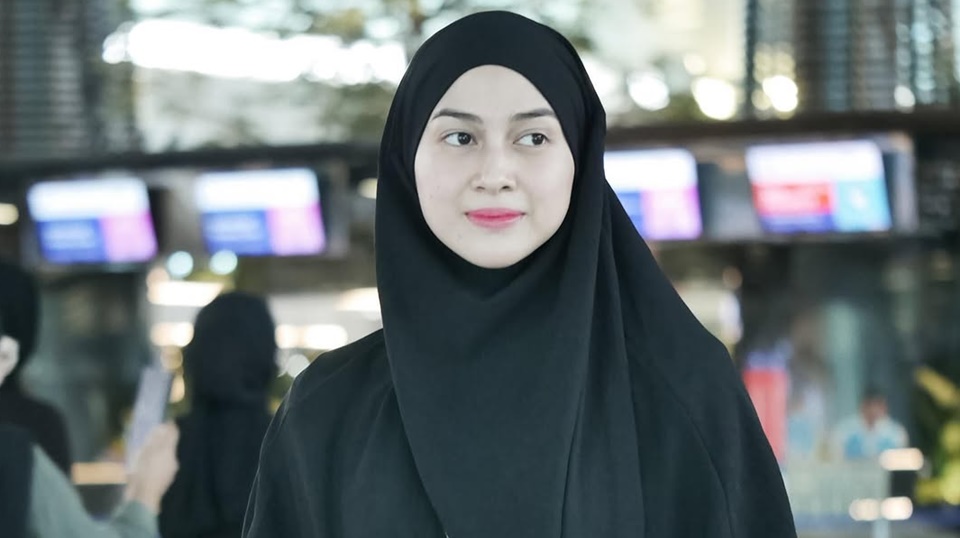 Nina Zatulini Umumkan Kabar Duka Sang Ayah Meninggal Dunia