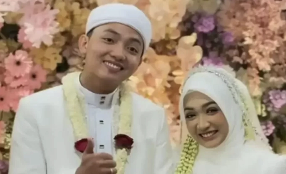 Ning Umi Laila menikah dengan Gus Anas Hidayatulloh. [Instagram]