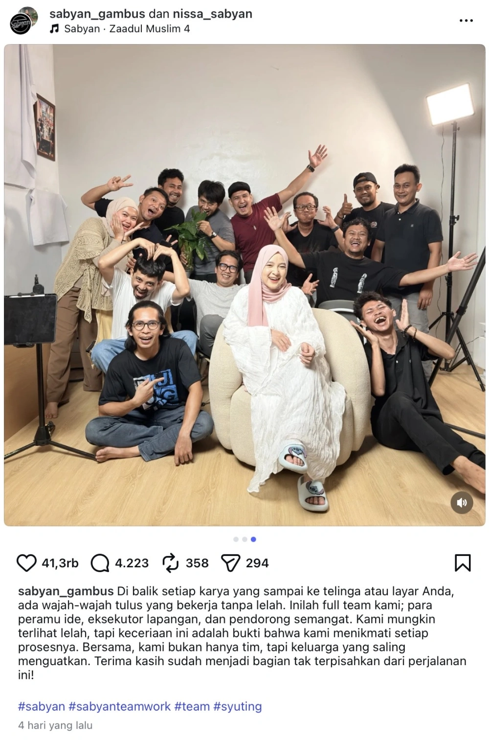 Nissa Sabyan Nissa Sabyan Menatap Ke Arah Perutnya Ketika Menyanyikan Lagu Baru Tangkap Layar Instagram Sabyan Gambus