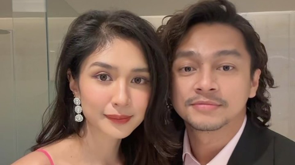 Penampilan Mikha Tambayong & Deva Mahenra Saat Fit Check Jadi Perbincangan