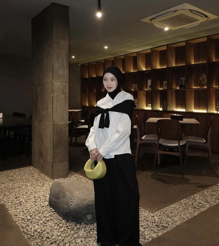 Outfit 1 Julia Prastini (Instagram)