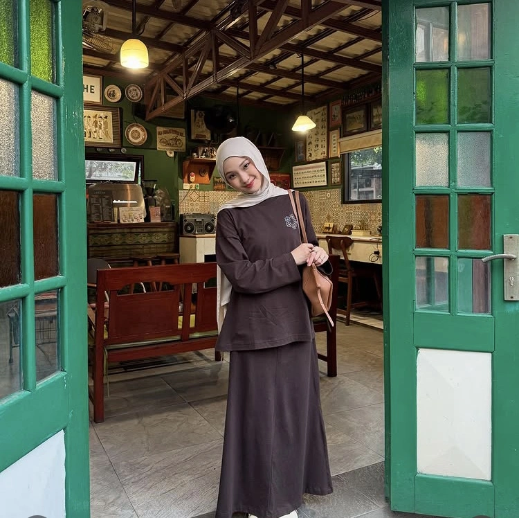 Outfit 2 Julia Prastini (Instagram)