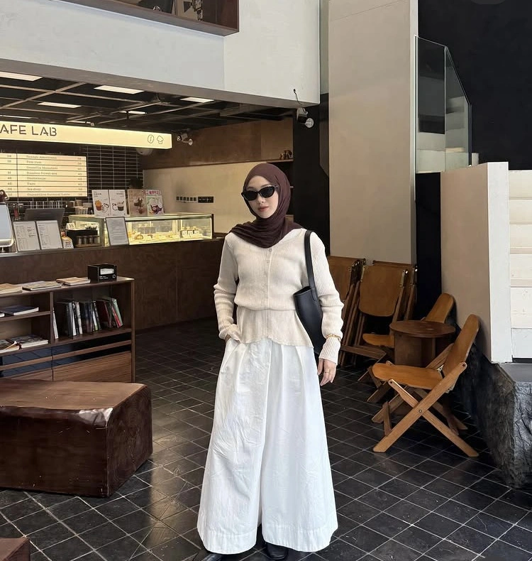 Outfit 3 Julia Prastini (Instagram)