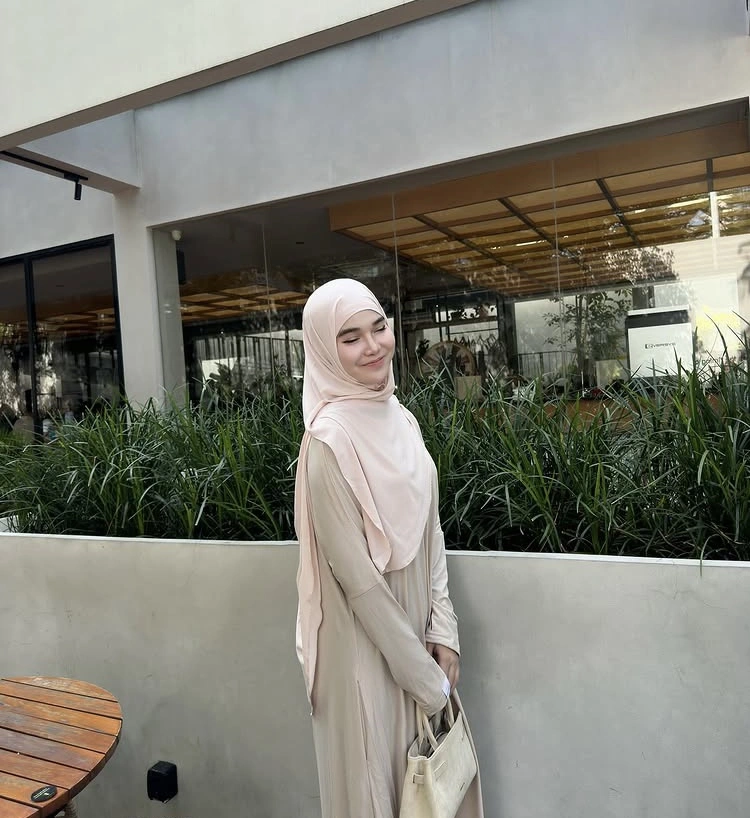 Outfit Hijab Putri Desebel 1 (Instagram)