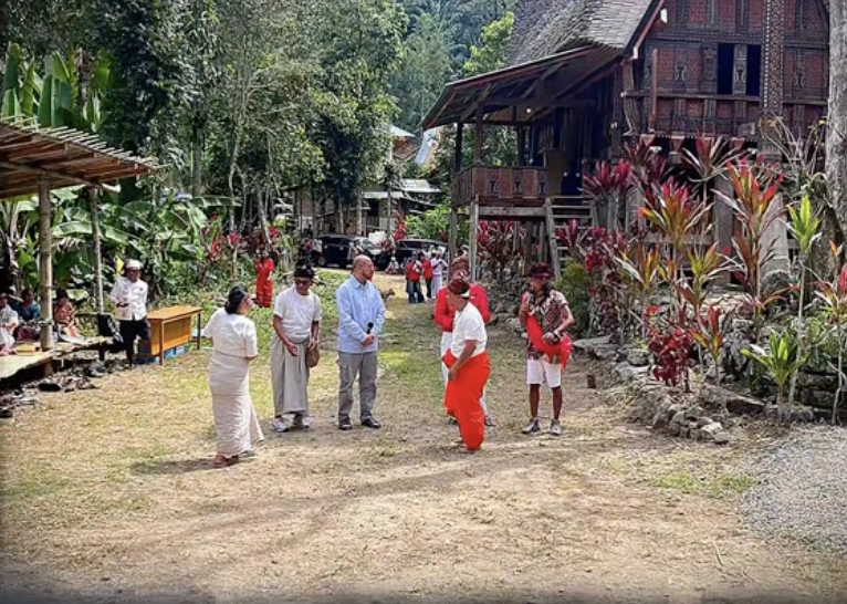 Pandji Pragiwaksono Menjalani Proses Peradilan Adat Di Toraja Halosulsel