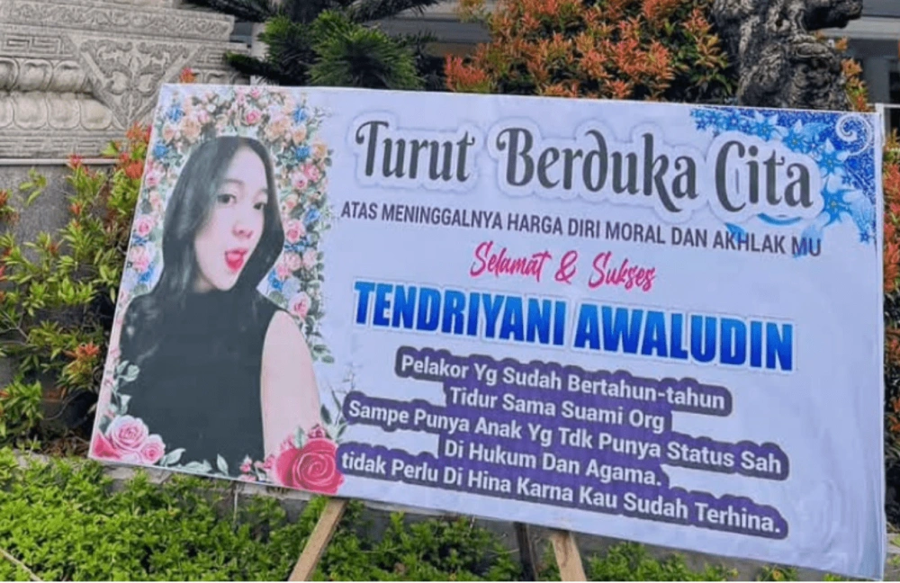 Papan Kedua Dari Istri Sah Untuk Tendriyani Awaludin Lulusan Stie 66 Kendari