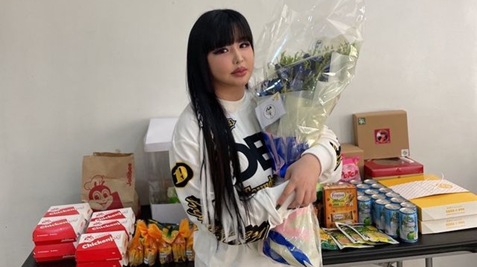 Park Bom Pajang Foto Lee Min Ho dengan Caption 'Suami', Agensi Gercep Klarifikasi