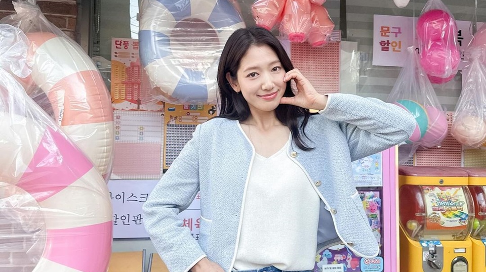 Mama Muda, Park Shin Hye Balik Jadi ABG saat Cover Lagu NewJeans