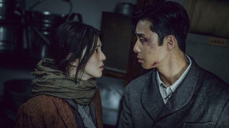 Adegan Ciuman Park Seo Joon dan Han So Hee di Gyeongseong Creature Tuai Kritik