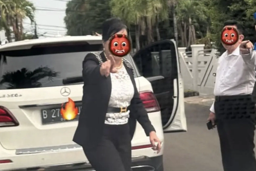 Pasutri Yang Menabrak Mobil Ken dan Grat. [Instagram]