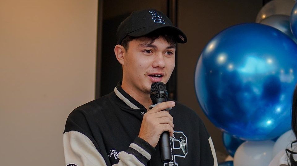 Nyoman Paul Pakai Sorban, Netizen: Serasa Bisa Digapai