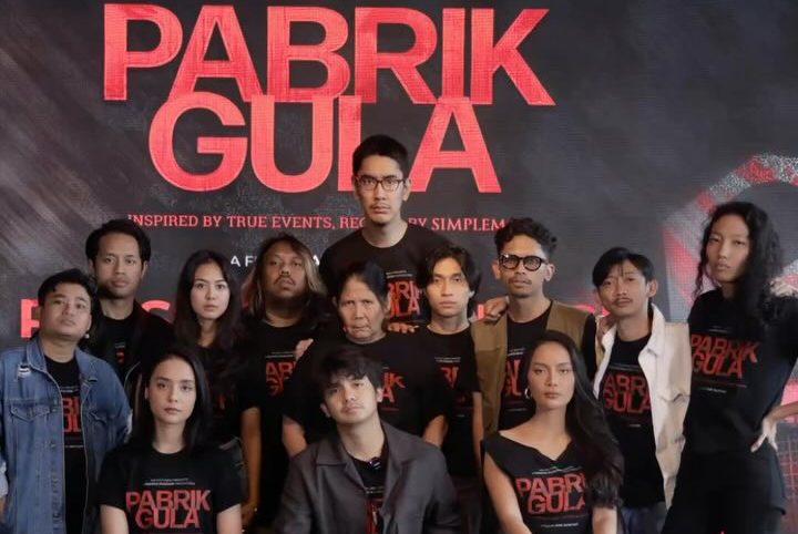 Poster 'Pabrik Gula' Dinilai Vulgar, Tampilkan Adegan Dewasa Ditonton Setan?
